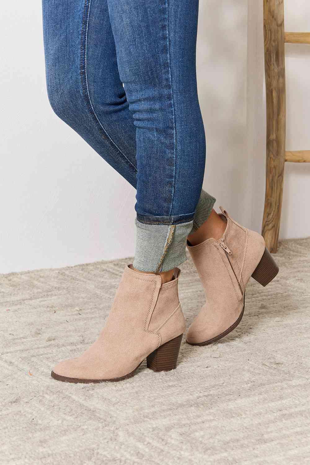 East Lion Corp Block Heel Point Toe Ankle Boots - Browngold Fashion