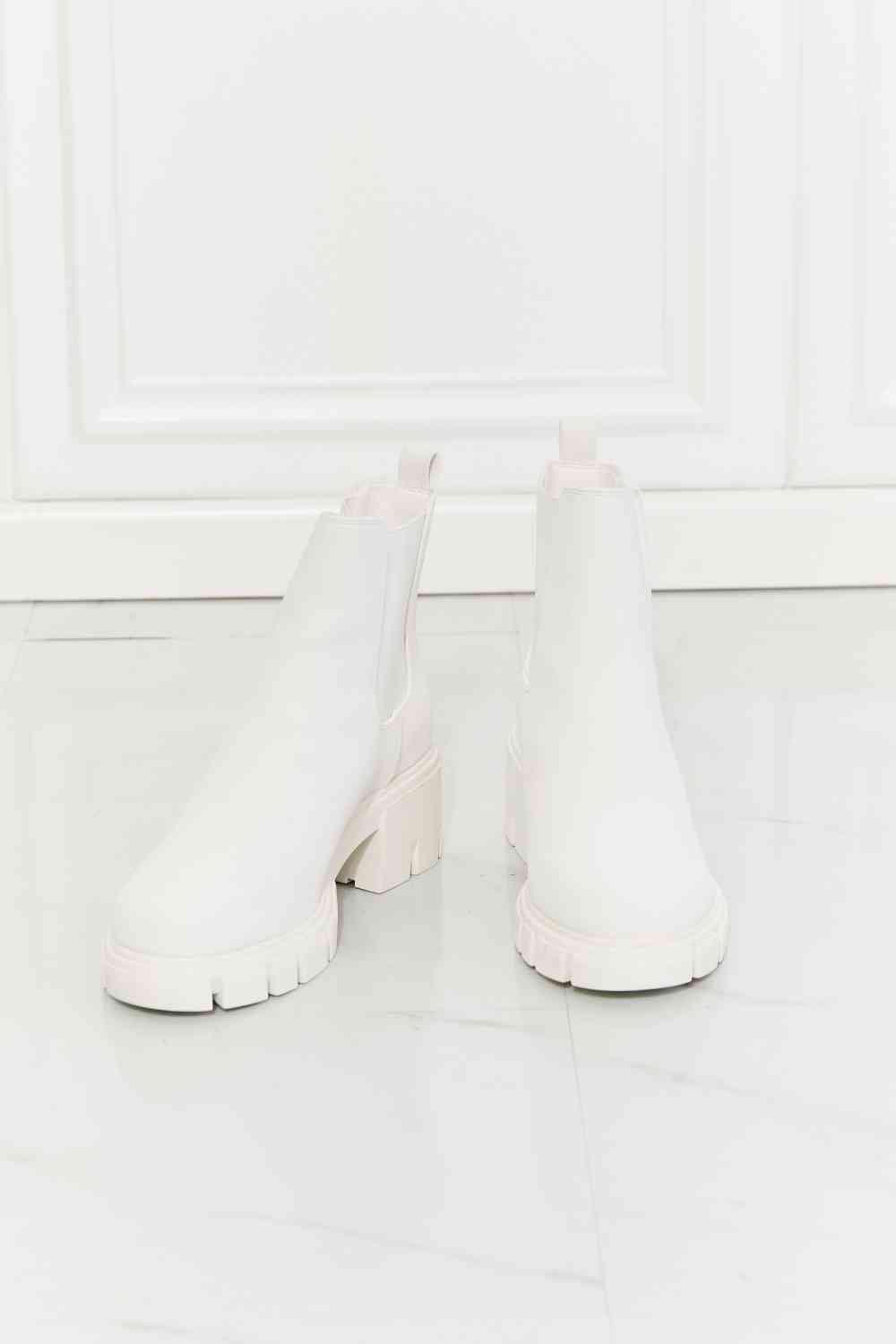 MMShoes Work For It Matte Lug Sole Chelsea Boots in White - Browngold Fashion