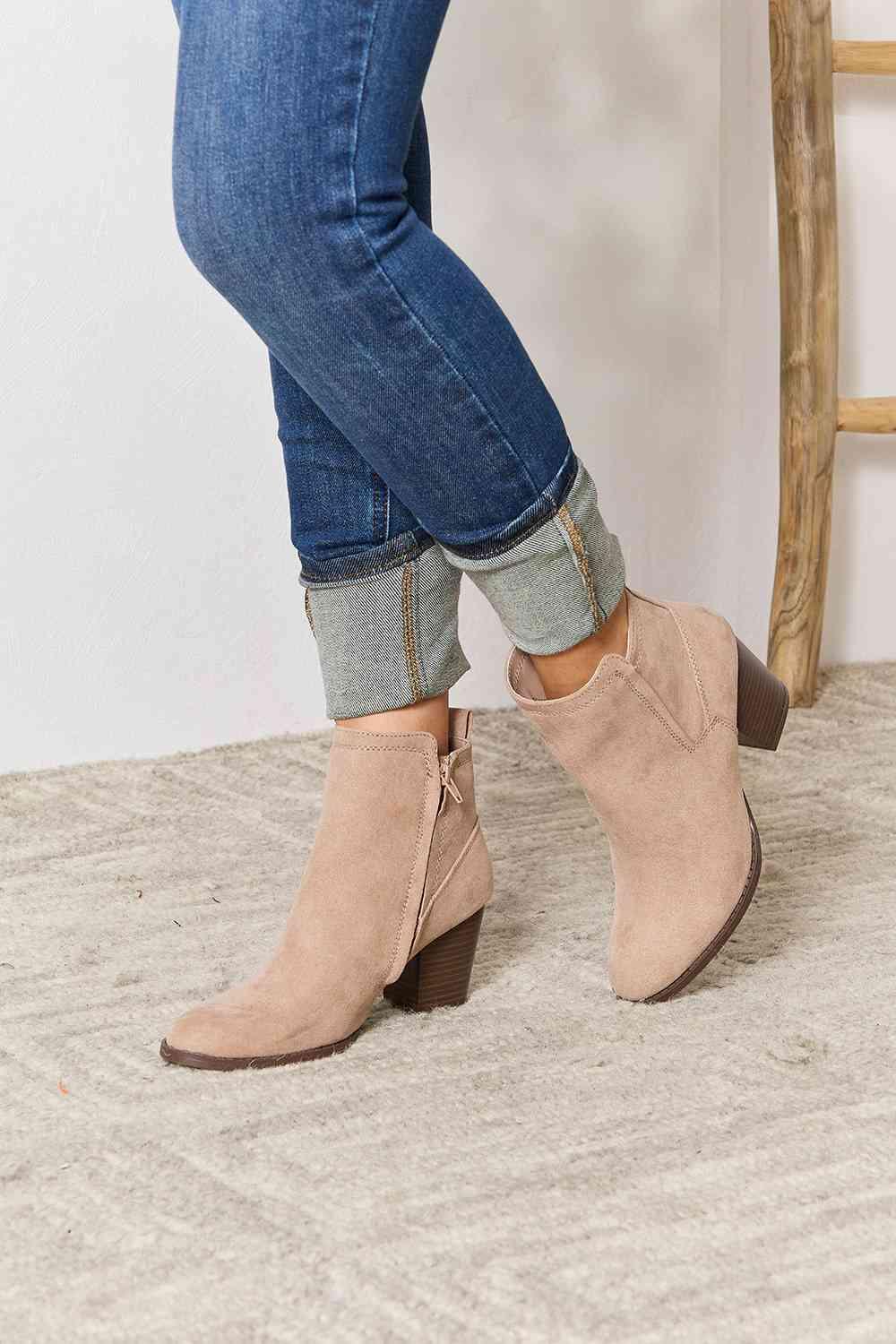 East Lion Corp Block Heel Point Toe Ankle Boots - Browngold Fashion