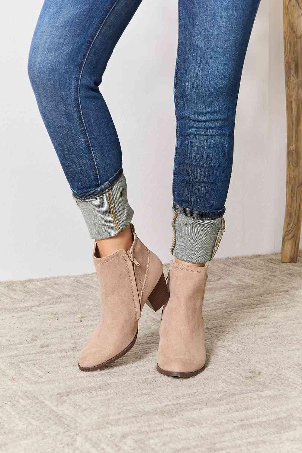 East Lion Corp Block Heel Point Toe Ankle Boots - Browngold Fashion